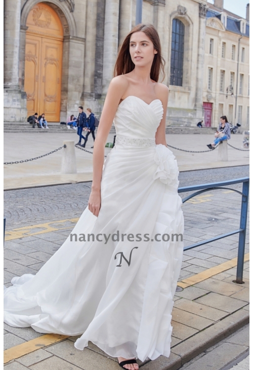 Robe de mariage pas cher fleur romantique a la taille