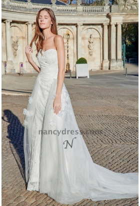 Robe de mariée blanc cassé A-Line avec traîne