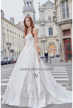 Robe de mariée bustier blanc casse