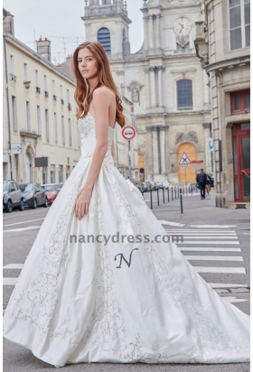 Robe de mariée bustier blanc casse