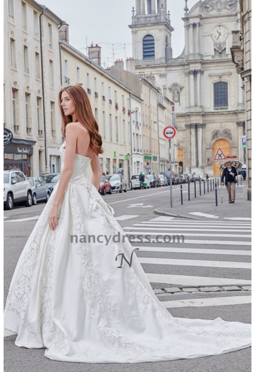 Robe de mariée bustier blanc casse