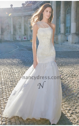 Robe mariage fourreau blanc cassé bretelle unique avec traine