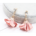 Boucles d'oreilles pendente fleur rose corail